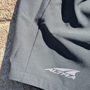 Women's Altra running shorts: M